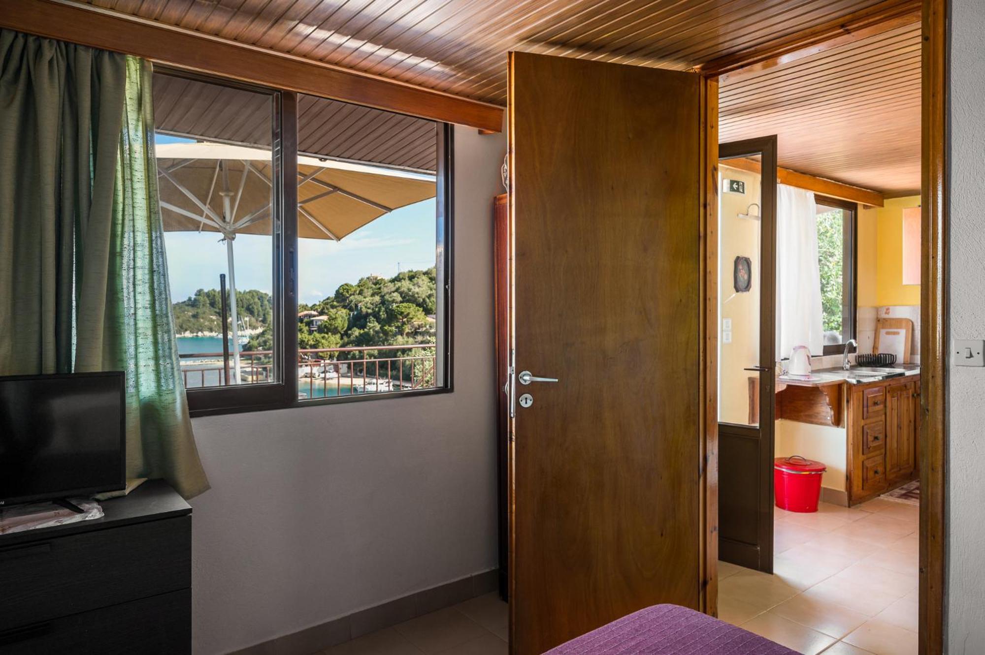 Agaloula Centrally Located Apartments, Lakka Экстерьер фото