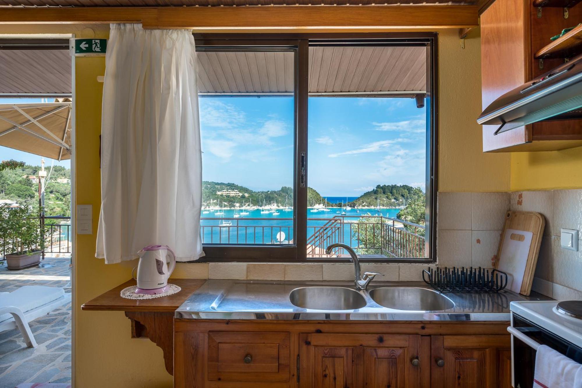 Agaloula Centrally Located Apartments, Lakka Экстерьер фото