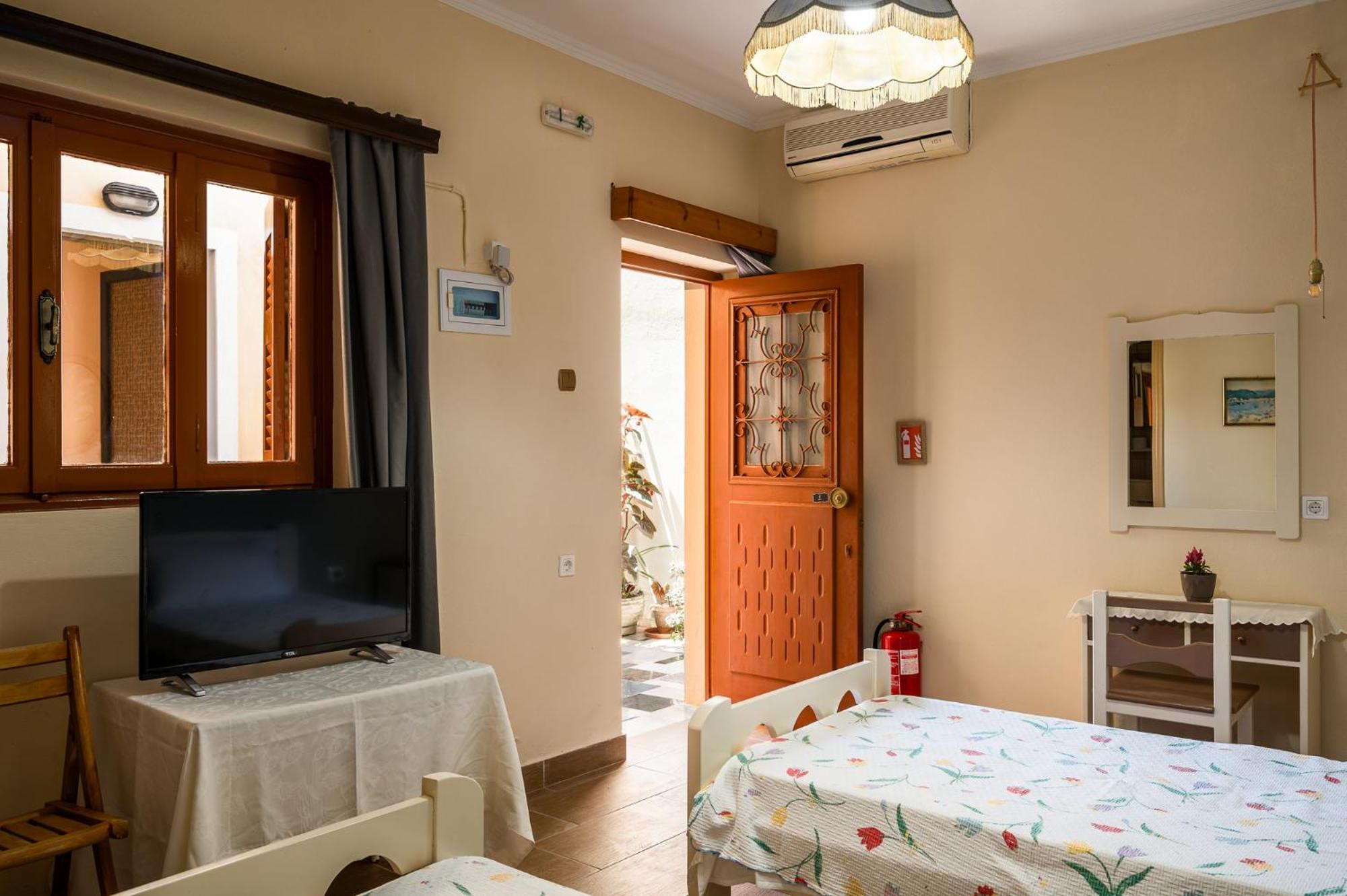 Agaloula Centrally Located Apartments, Lakka Экстерьер фото